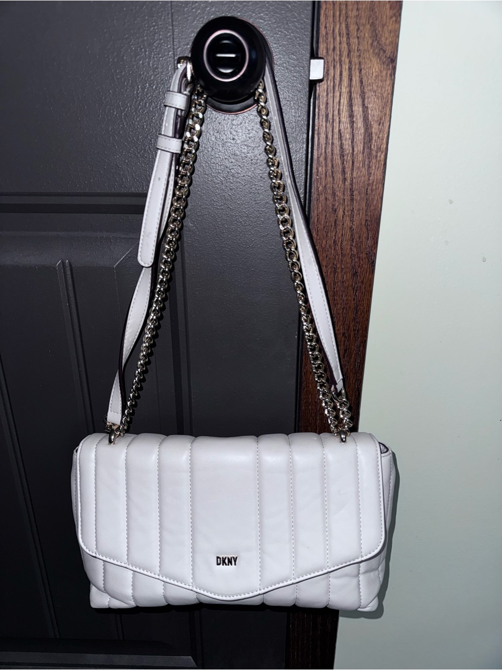Like New DKNY White Lexington Quilted Leather Flap Shoulder Bag Silver Chain